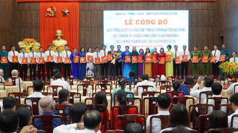 Lễ công bố Nghị quyết, quyết định của cấp trên về thành lập tổ chức Đảng, chỉ định cấp ủy, HĐND, UBND, UBMTTQ Việt Nam phường Dĩ An