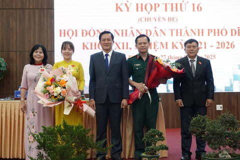 HĐND thành phố Dĩ An họp thông qua đề án nhân sự, sát nhập