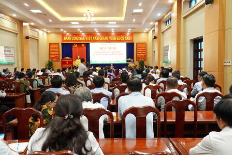 Thành ủy Dĩ An công bố Nghị quyết, quyết định về sắp xếp bộ máy tổ chức và cán bộ