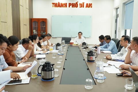 Họp triển khai xóa nhà tạm, nhà dột nát trên địa bàn thành phố