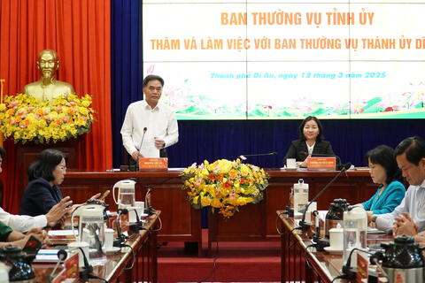Đoàn công tác của BTV Tỉnh ủy làm việc với BTV Thành ủy Dĩ An