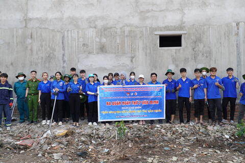 Phường Bình Thắng ra quân ngày cao điểm « Tình nguyện xây dựng đô thị văn minh » năm 2025