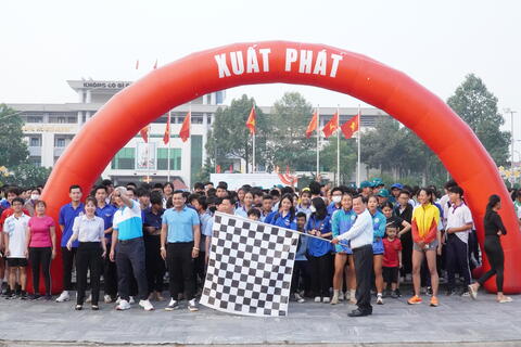 Thành phố Dĩ An: Lễ phát động ngày chạy Olympic vì sức khỏe toàn dân 2025 thu hút gần 1000 người tham gia