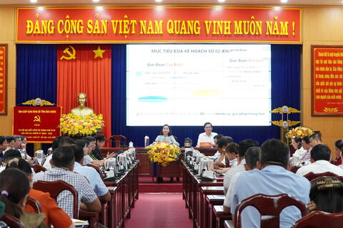 CBCC phường Dĩ An (mới) dự hội nghị trực tuyến triển khai kế hoạch thúc đẩy chuyển đổi số liên thông toàn quốc.