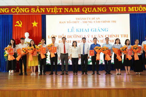 Khai giảng lớp bồi dưỡng lý luận chính trị cho đảng viên mới khóa II năm 2025
