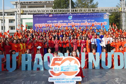 Hội LHPN TP Dĩ An đồng diễn áo dài “Tự hào Phụ nữ Dĩ An”
