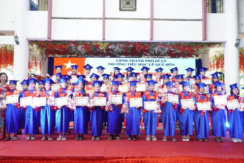 Trường Tiểu học Lê Quý Đôn tổ chức Lễ ra trường học sinh lớp 5 niên khóa 2020-2025