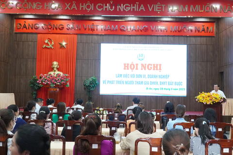 TP Dĩ An làm việc với đơn vị, doanh nghiệp về phát triển người tham gia BHXH, BHYT bắt buộc