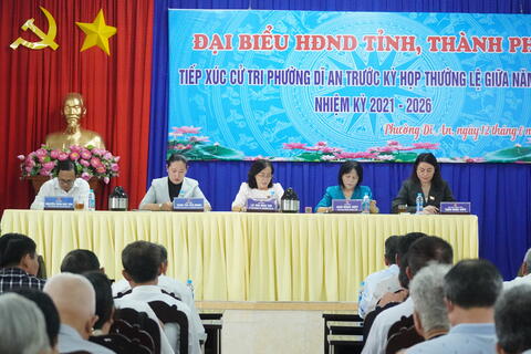 Đại biểu HĐND tỉnh, thành phố tiếp xúc cử tri phường Dĩ An trước kỳ họp giữa năm 2025