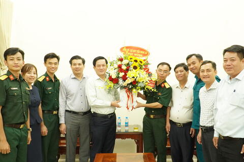 Lãnh đạo các đơn vị quân đội thăm, phối hợp công tác dân vận tại phường Dĩ An